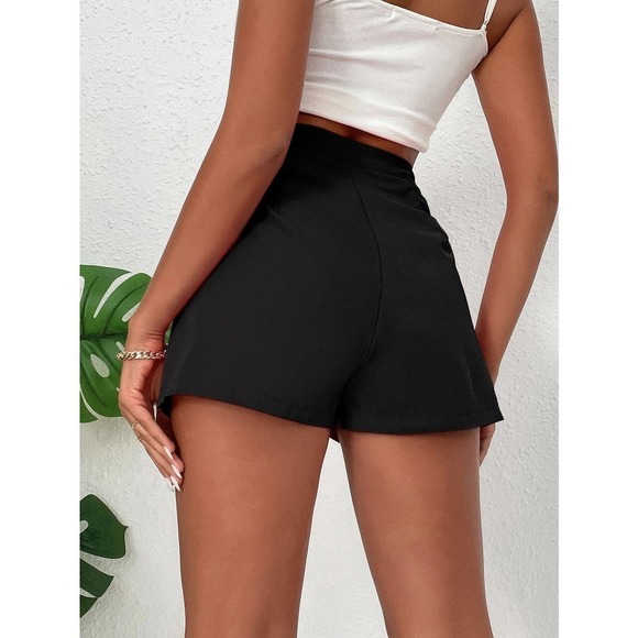 Plicated Detail Wide Leg Shorts with pockets - Picture 2 of 11